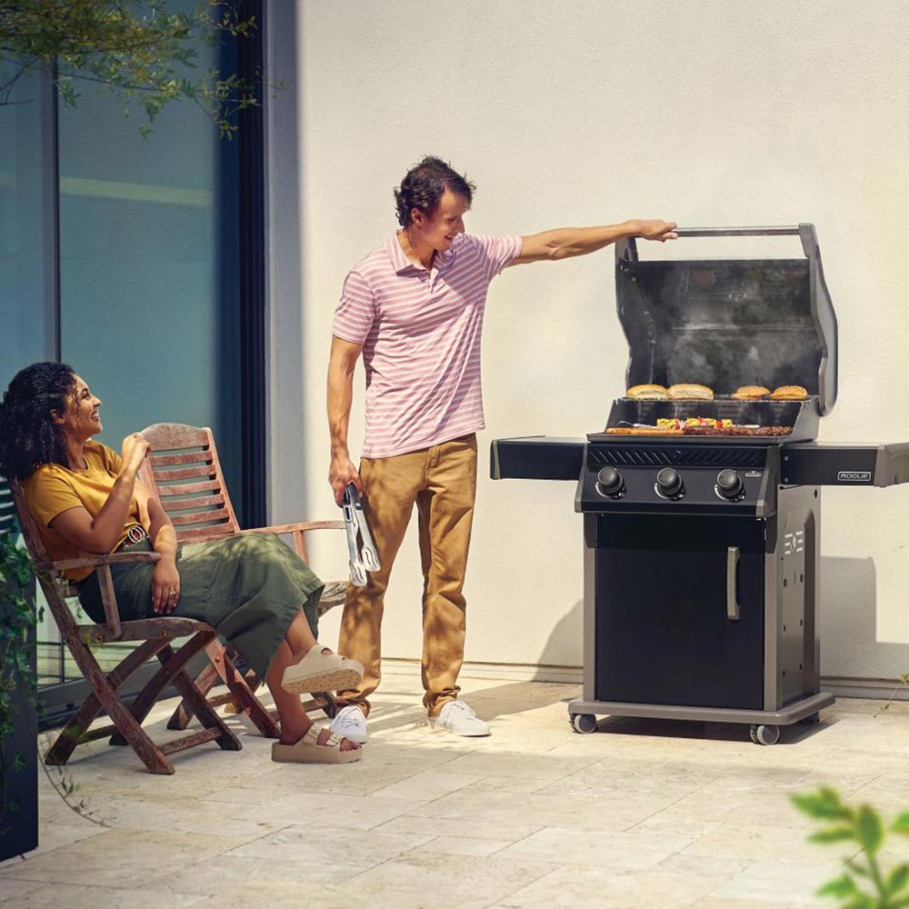 Napoleon Rogue 425 Gas Grill On Cart