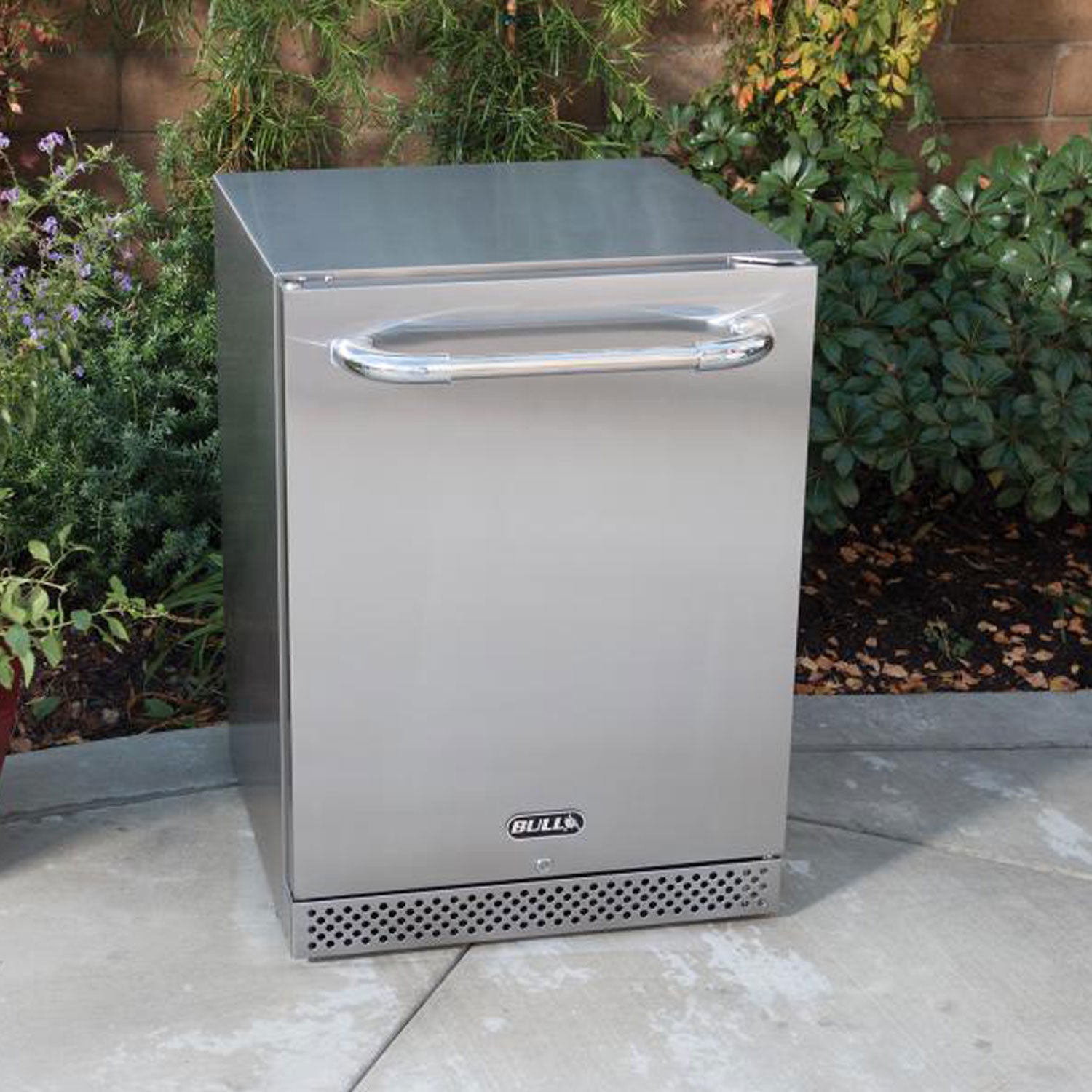 Stainless outdoor refrigerator front with curved handle and vented base