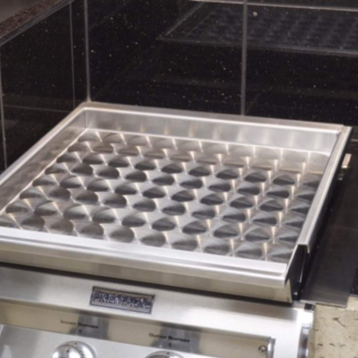 Stainless steel griddle adapter with diamond-pattern cooking insert grate