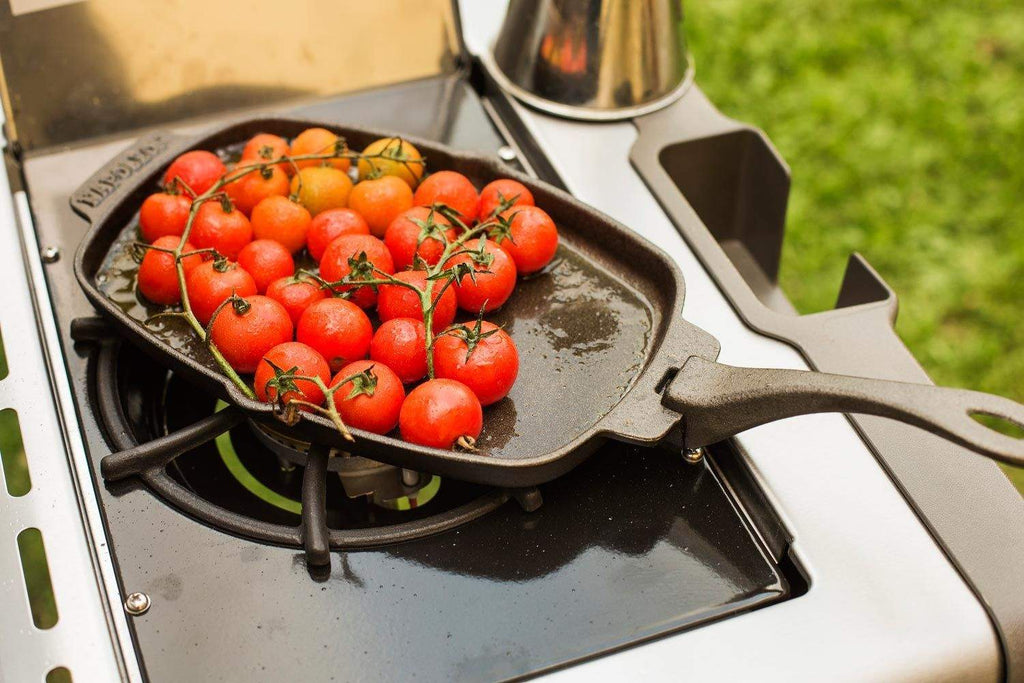 Cast iron sizzle platter skillet with tomatoes and side handles