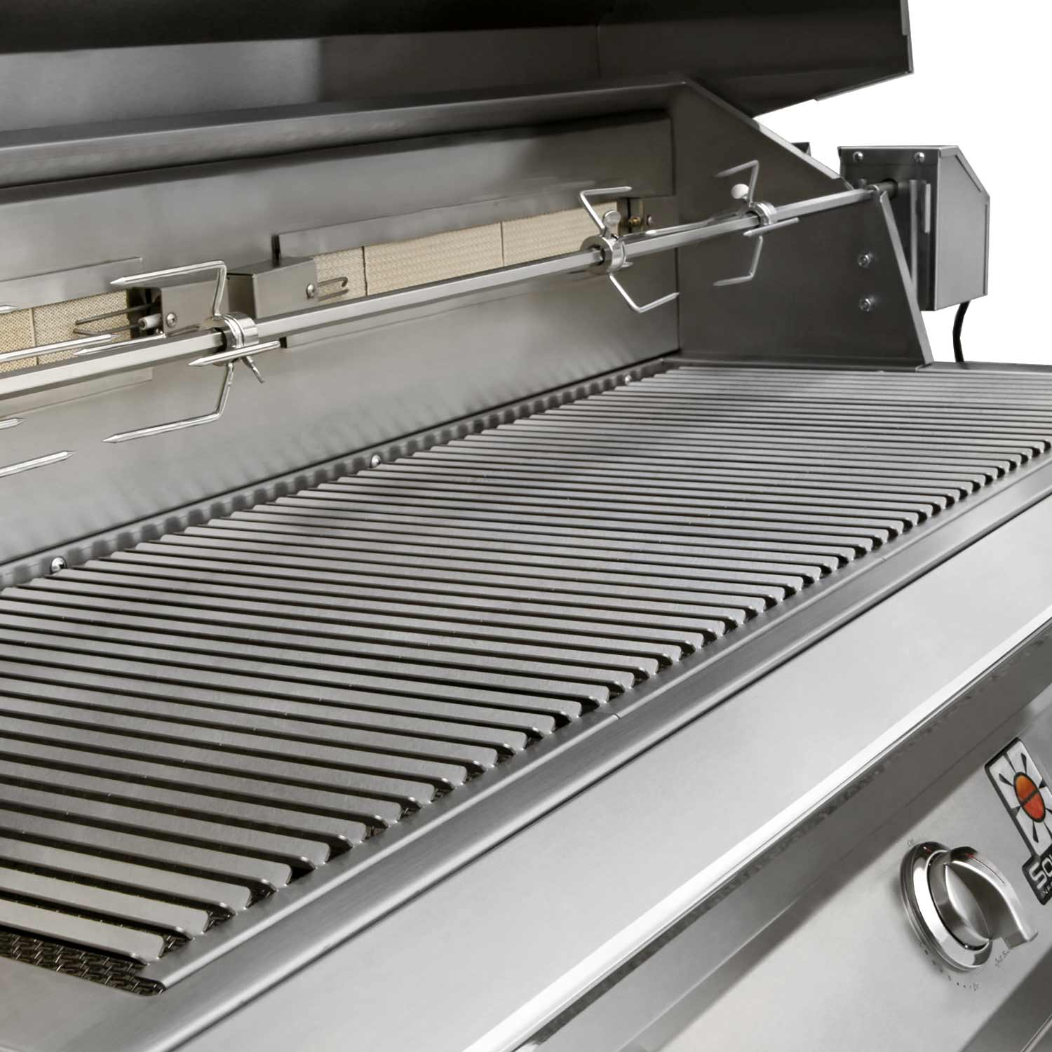 Stainless steel grill interior with heat grates and dual side rotisserie rails