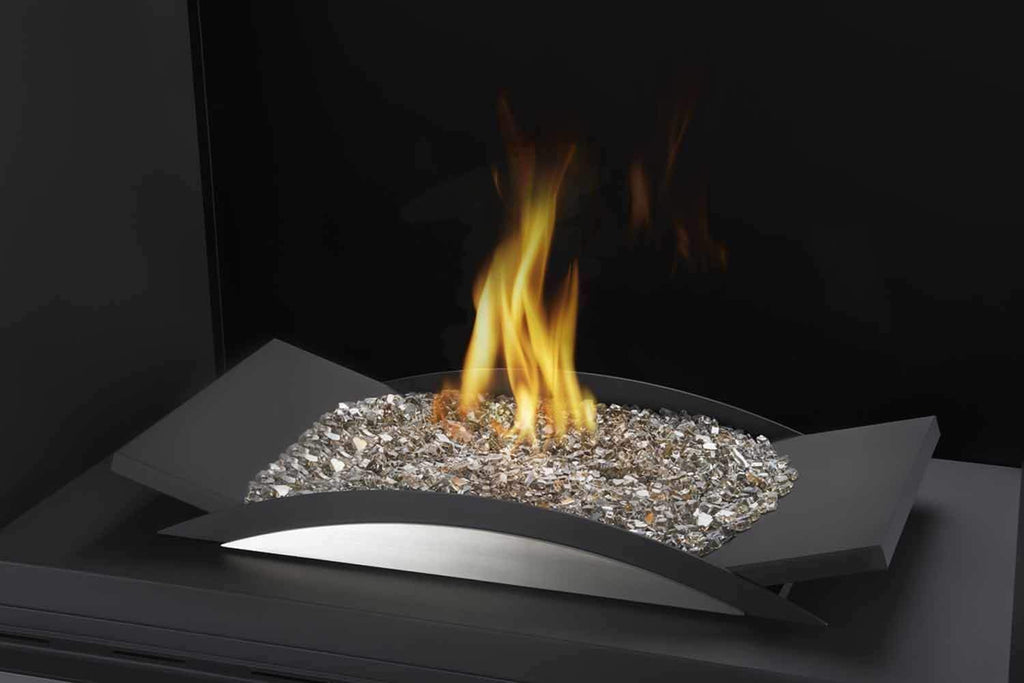 Direct vent gas fireplace burner with flames over a clear glass media bed