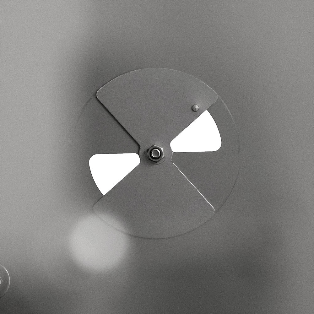 Charcoal grill air damper with circular vent plate on firebox lid