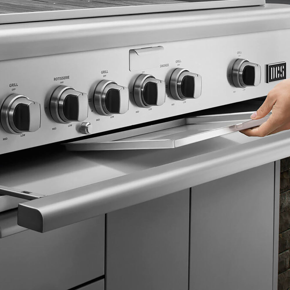 Built-in gas grill with control knobs and front retractable side shelf