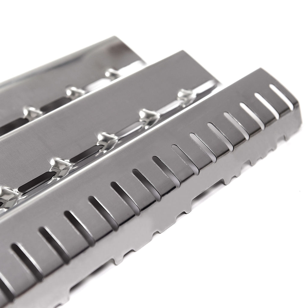 Flame tamer heat deflector with parallel slots and serrated edge