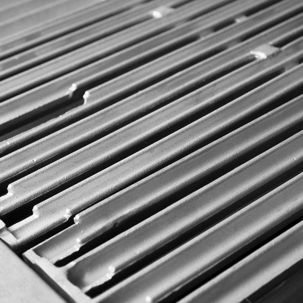 Stainless steel grill grates with parallel cooking bars