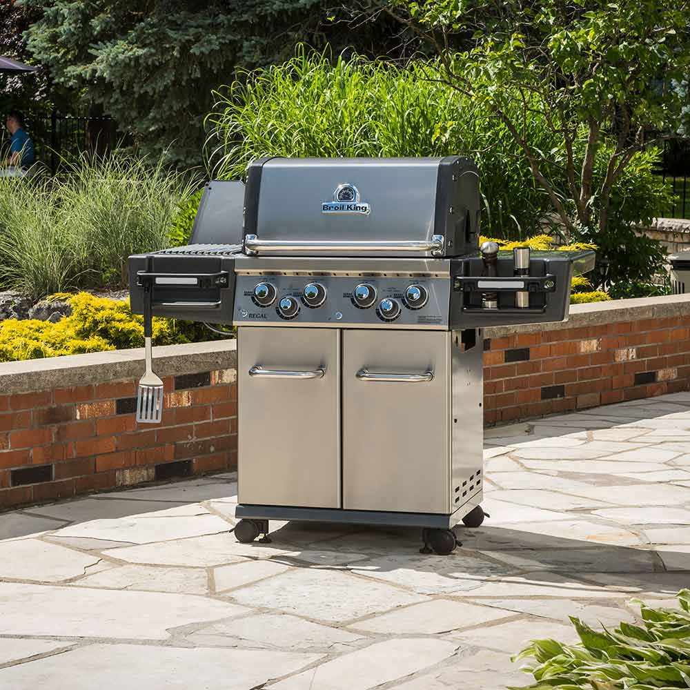 Stainless steel freestanding gas grill with 4 burner controls and closed lid