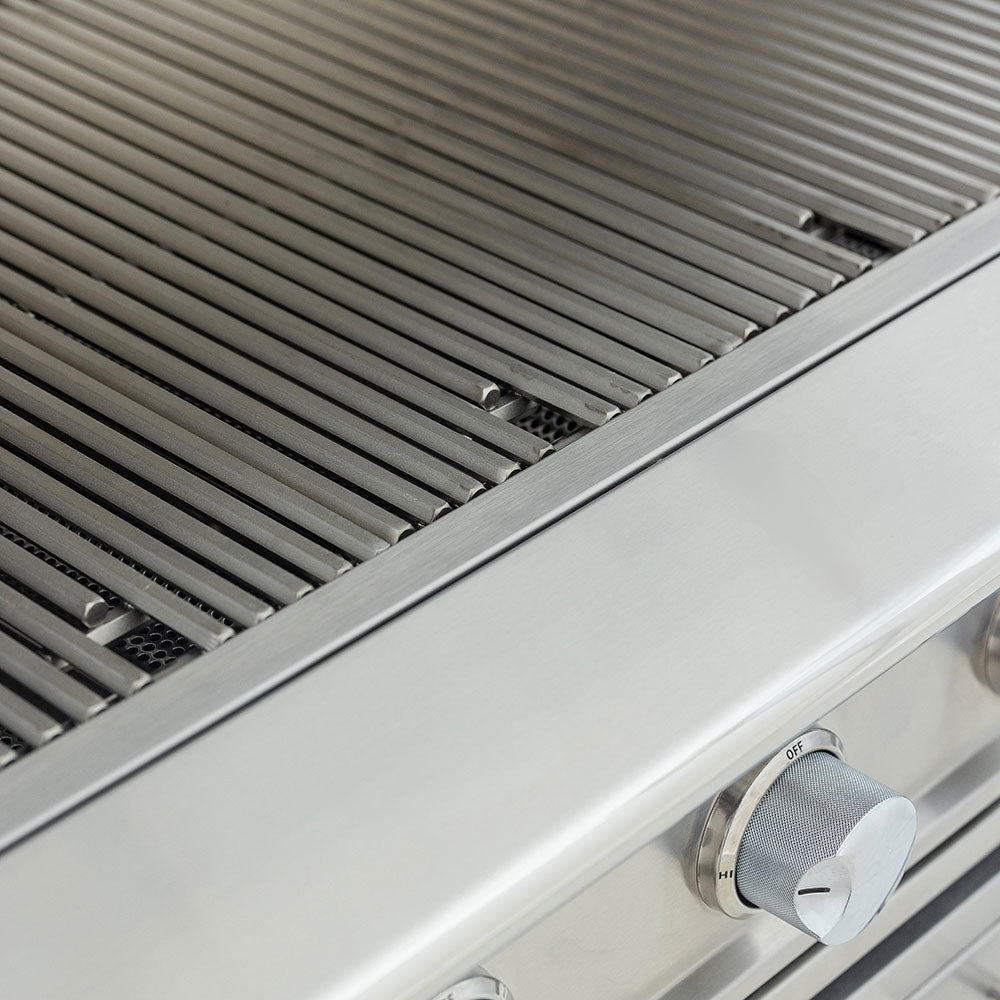 Stainless steel cooking grates and round control knob on built-in gas grill