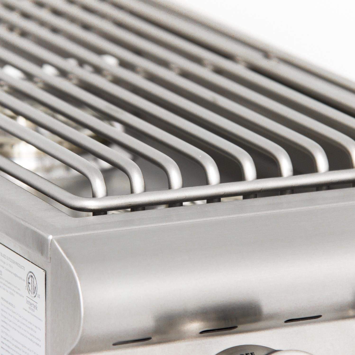 Stainless steel cooking grates and front vent slots on double burner grill