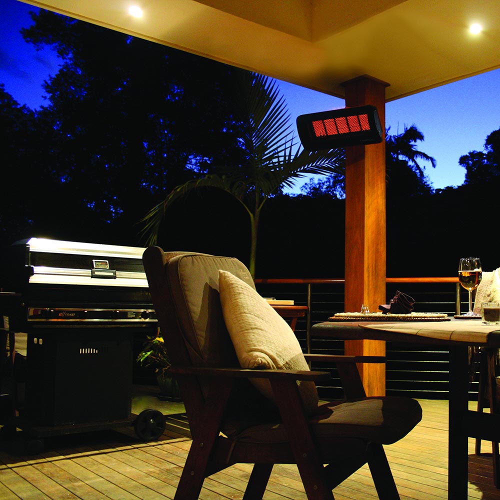 Patio radiant gas heater with black body and glowing red burner array