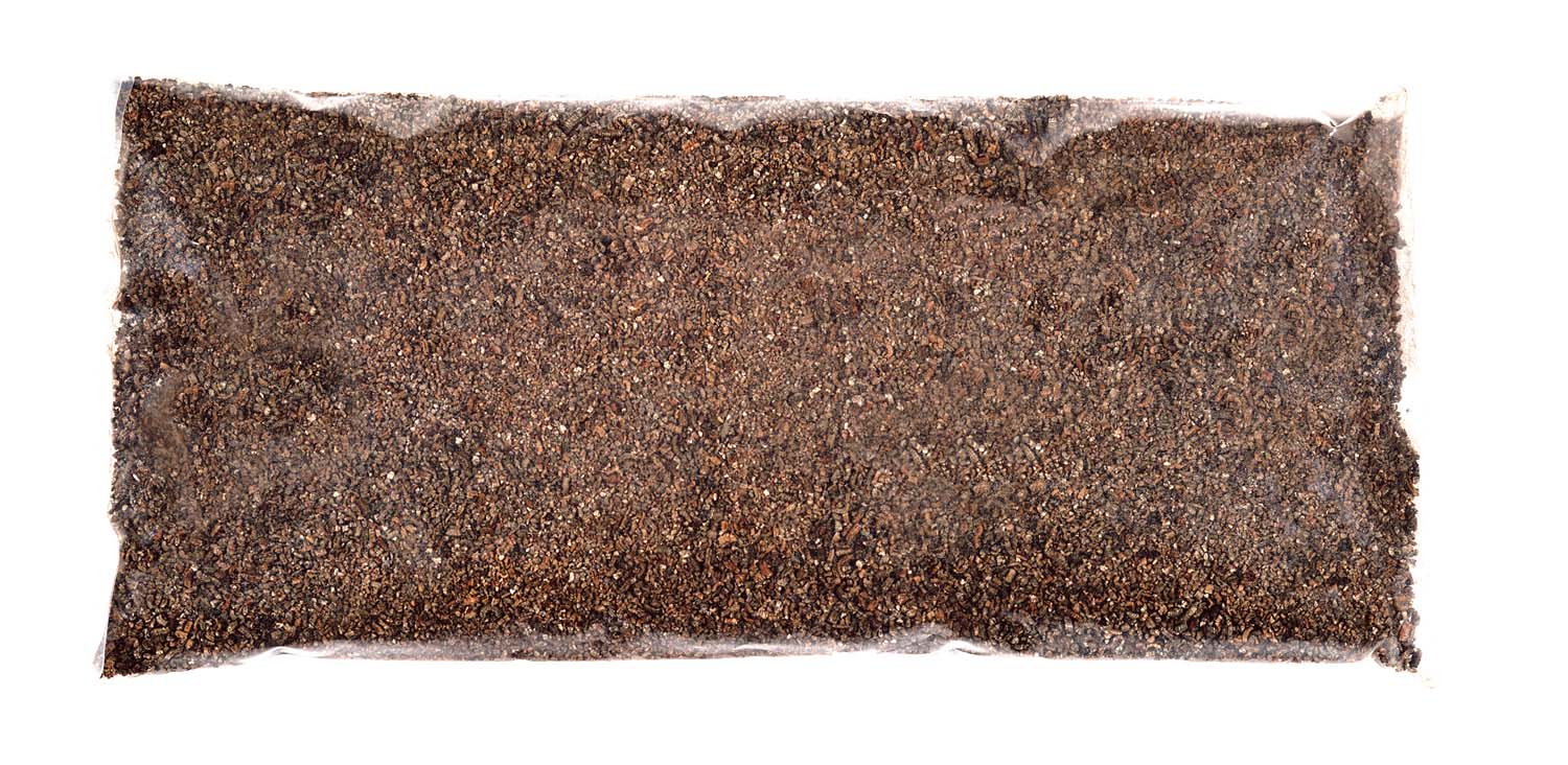 Dagan vermiculite, granular brown mineral layer