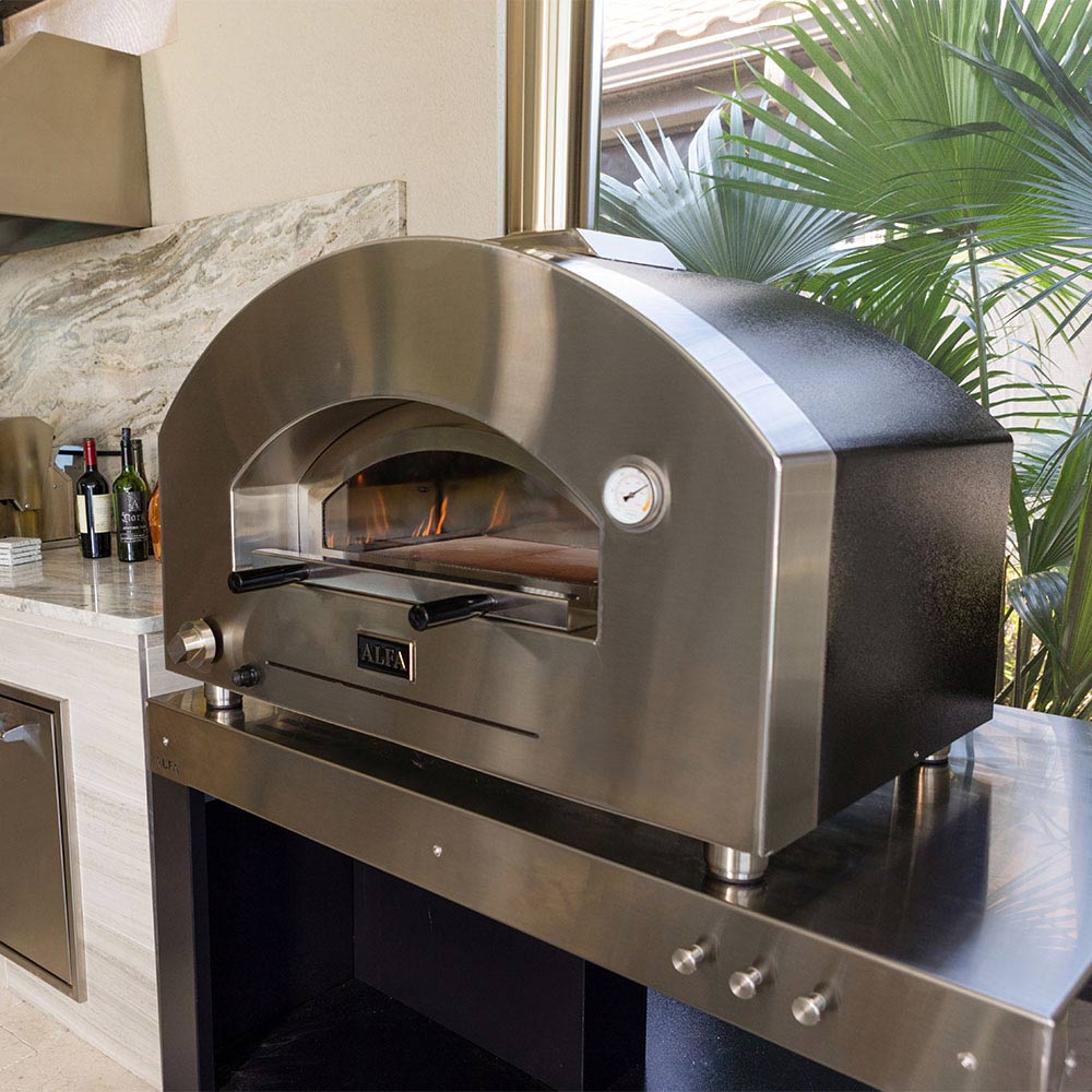 Pizza oven with stainless steel dome and side control panel, open fire chamber