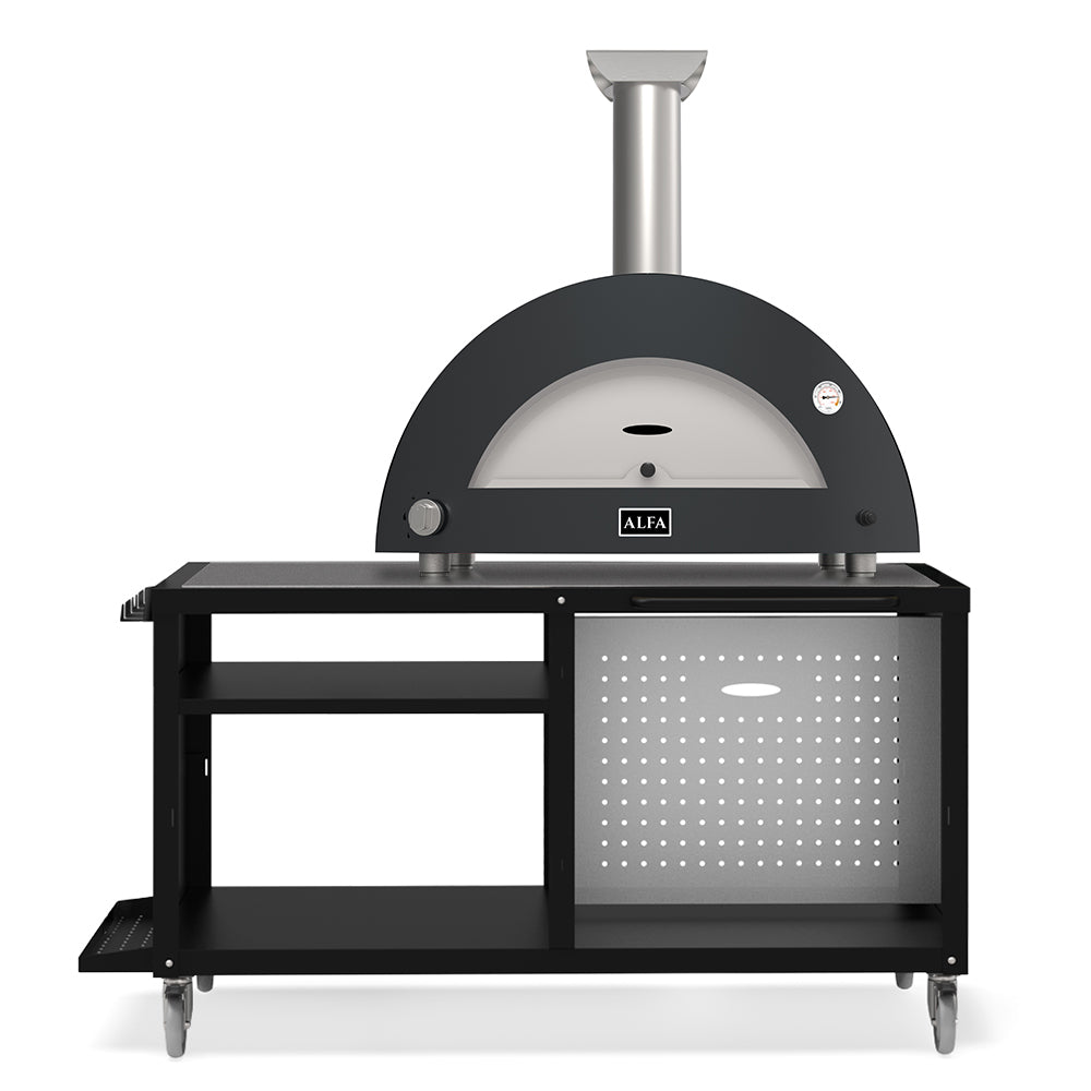 Pizza oven with cooking station, black dome and silver chimney