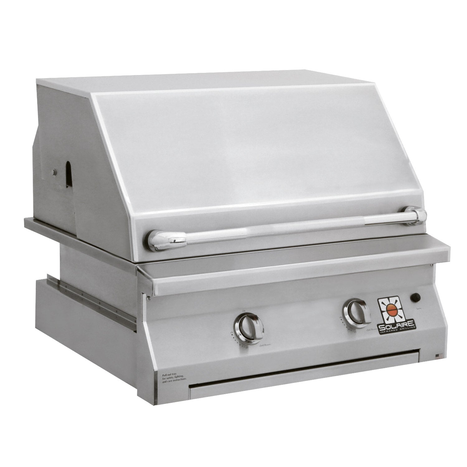 Stainless built-in grill with closed lid, Solaire badge, and front control knobs