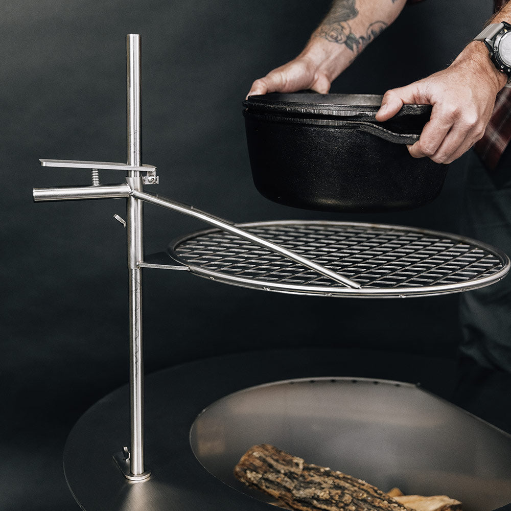 Stainless cooking grate with vertical rod and black cooking pot
