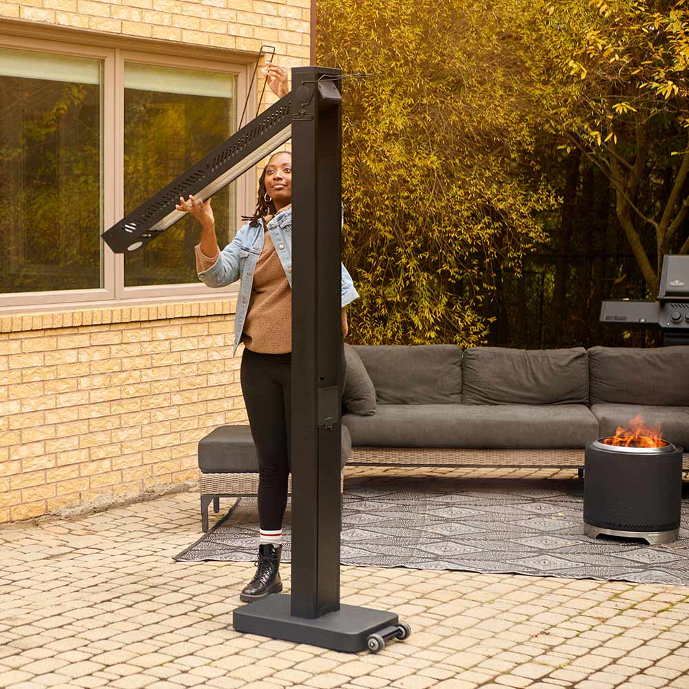 Outdoor electric infrared heater standing unit with heating bar