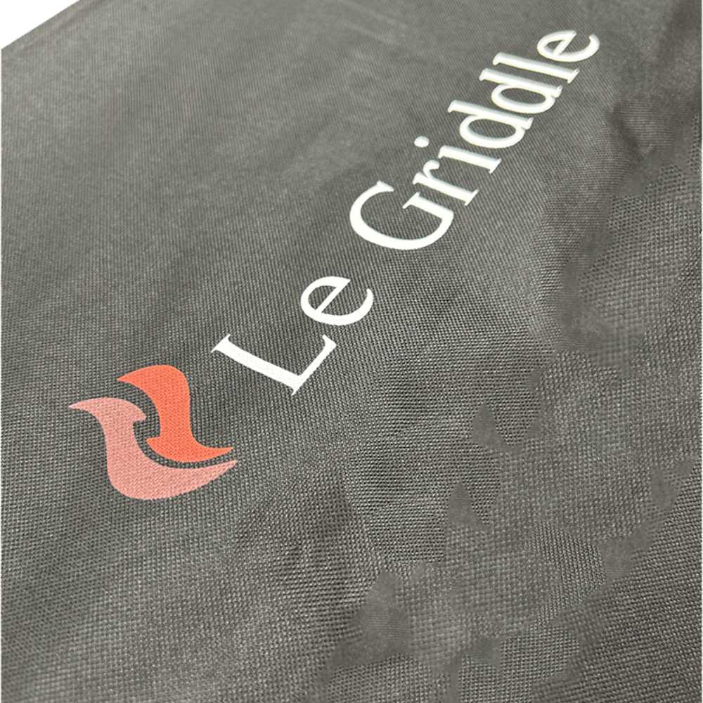 Dark vinyl cover close-up with Le Griddle logo and orange flame mark