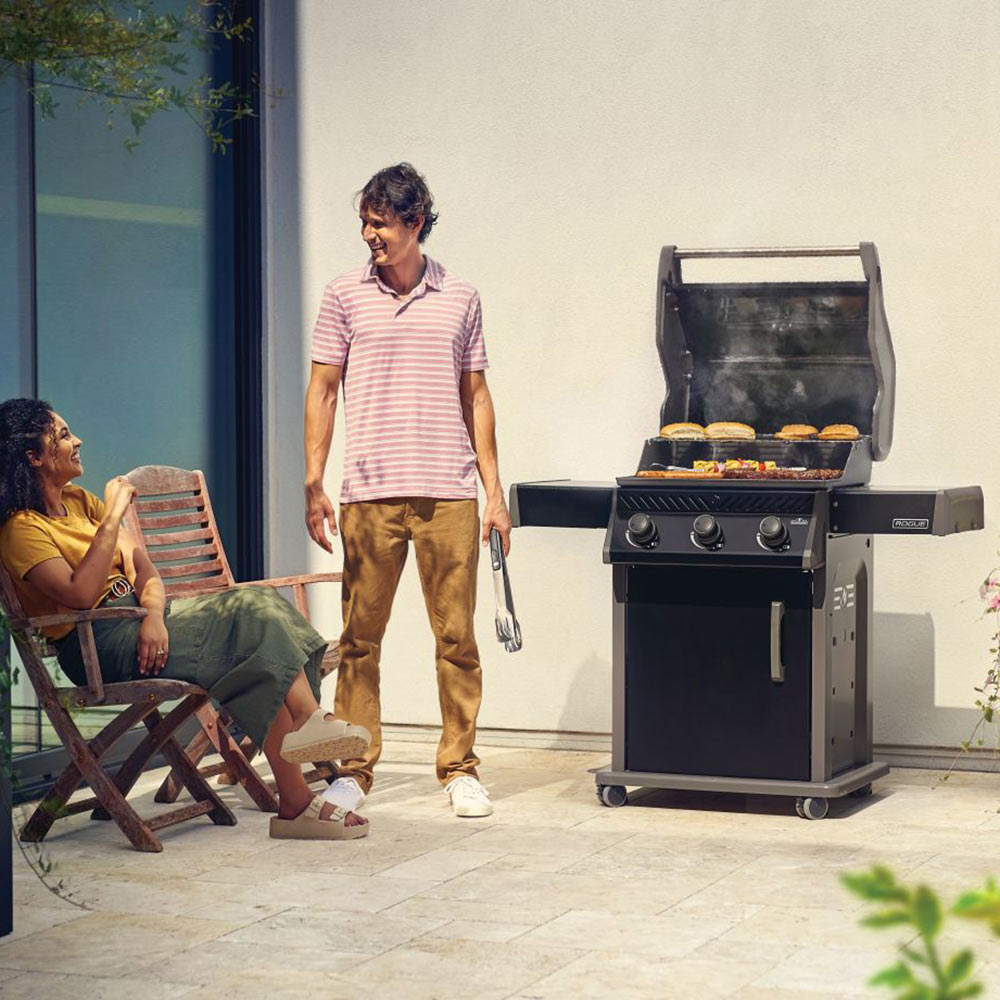 Napoleon Rogue 425 Gas Grill On Cart