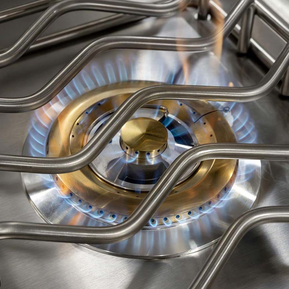 Built-in side burner with blue flame ring and brass burner head