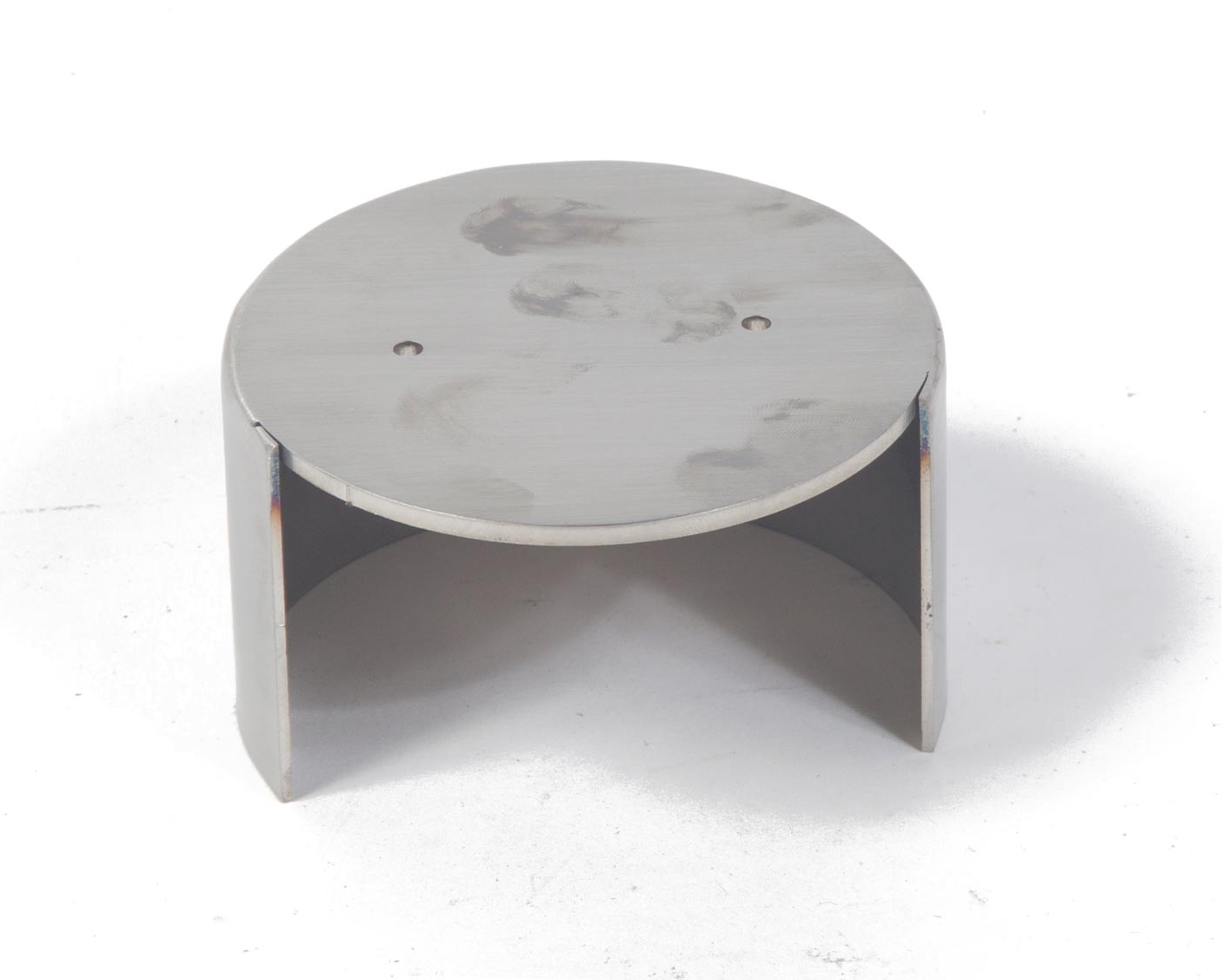 Round metal pilot burner splash guard with curved side walls