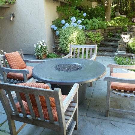 American Fyre Designs Cosmopolitan 48-Inch Round GFRC Chat Height Fire Table